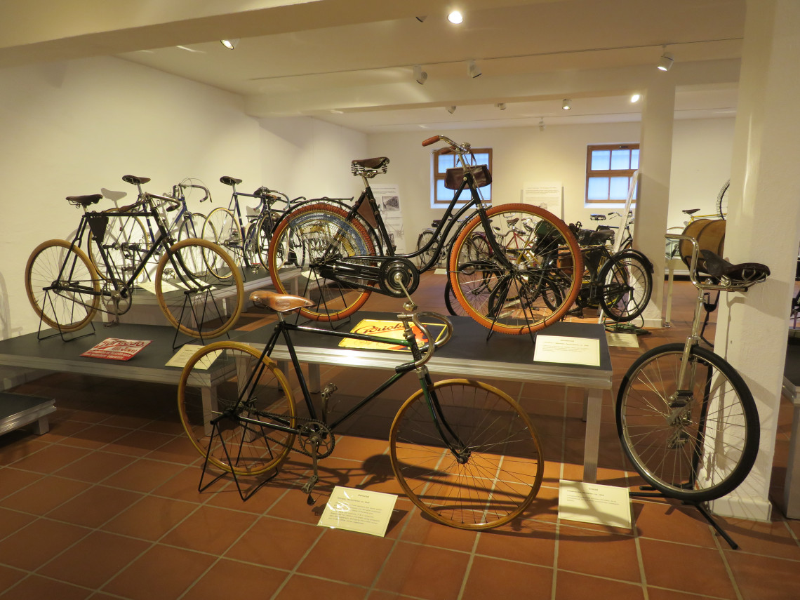 verschieden historische Fahrräder